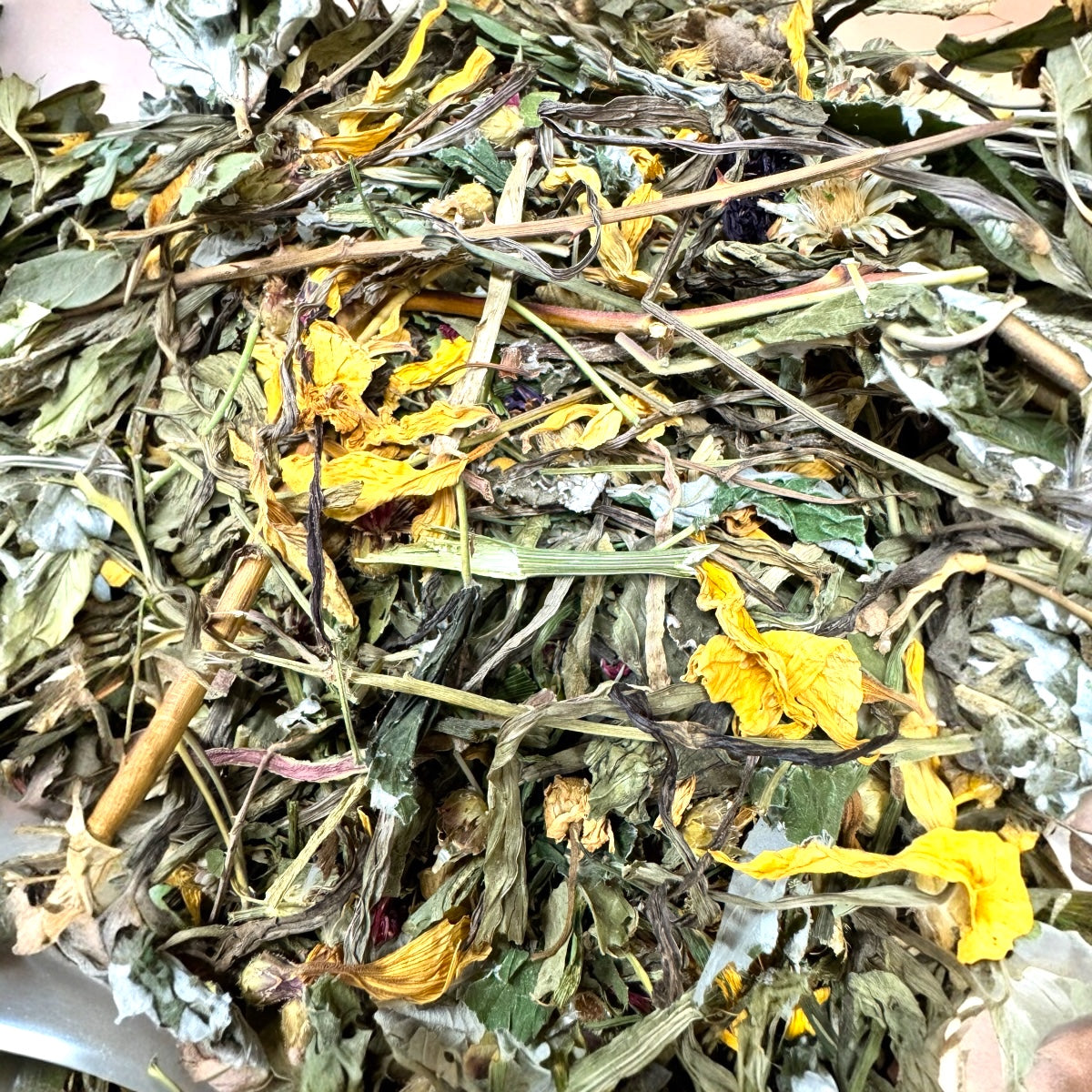 Blütenfest – Ergänzungsfutter mit Blüten und Blättern